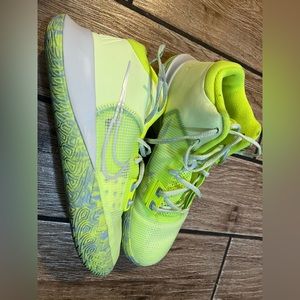 Nike Kyrie Flytrap 4 Barely Volt, Mens size 10